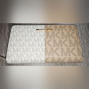 NWOT Michael Kors Jet Set Dual Color Large Zip Up Wallet tan/cream